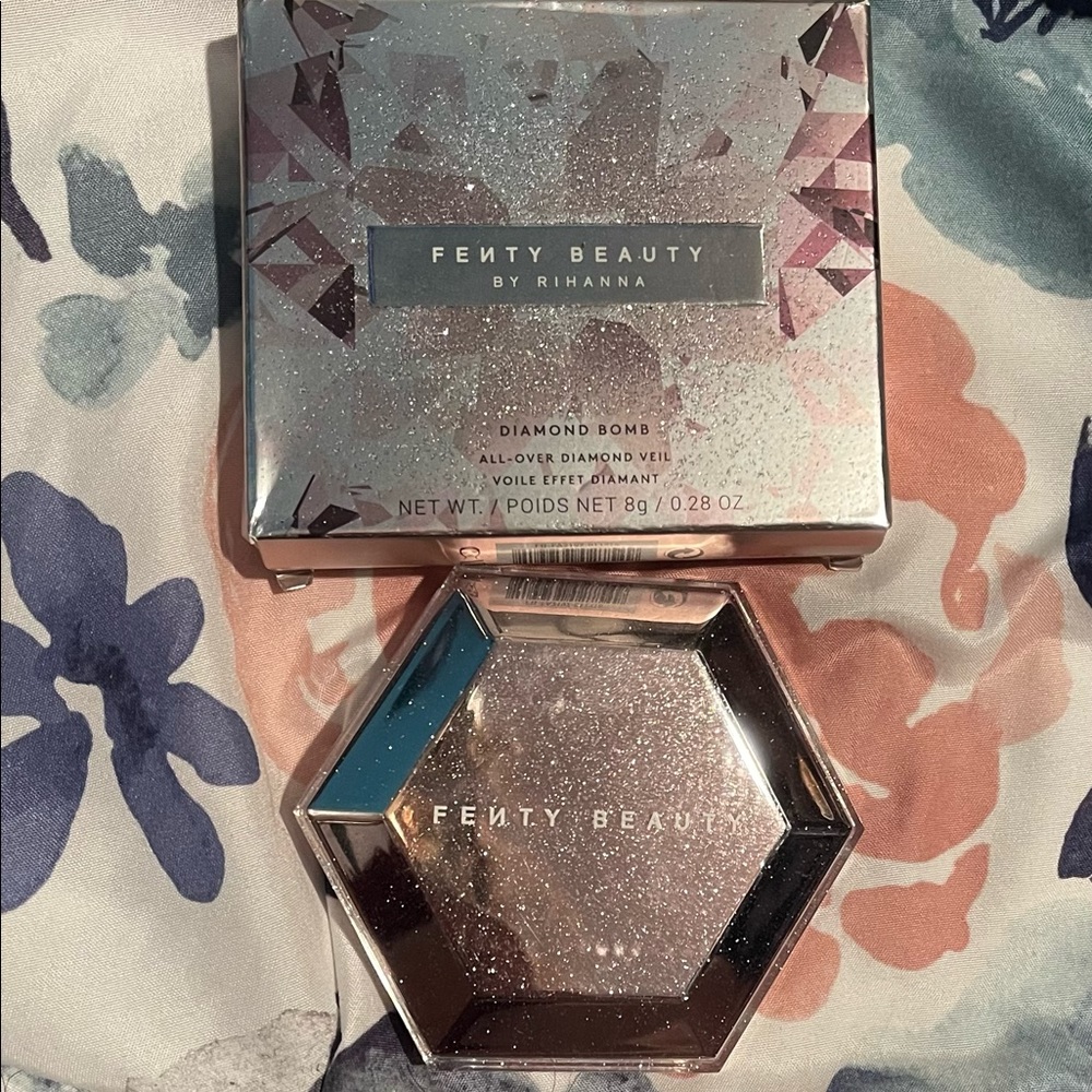 FENTY BEAUTY HIGHLIGHTER